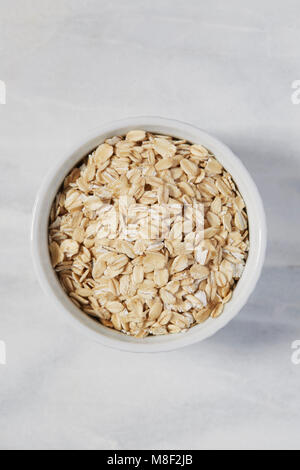 Ansicht von oben von Hafer in der Schüssel Stockfoto