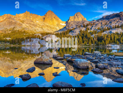 Mount Ritter, Banner, Peak, Ediza See, Ansel Adams Wilderness, Inyo National Forest, östlichen Sierra, Kalifornien Stockfoto