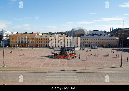 Der Senatsplatz in Helsinki ist eine Mischung aus politischen, religiösen, wissenschaftlichen und kommerziellen Architektur Stockfoto