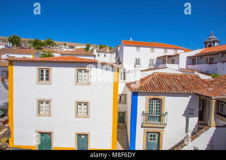 Obidos, Portugal: Stadtbild der Stadt mit mittelalterlichen Häusern Stockfoto