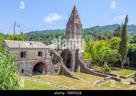 RAPALLO, ITALIEN JULI, 12, 2017 - alte Abtei in Ruinen, das Kloster von Santa Maria in Valle Christi in Valle Christi, Rapallo, Genua (Ge gelegen Stockfoto