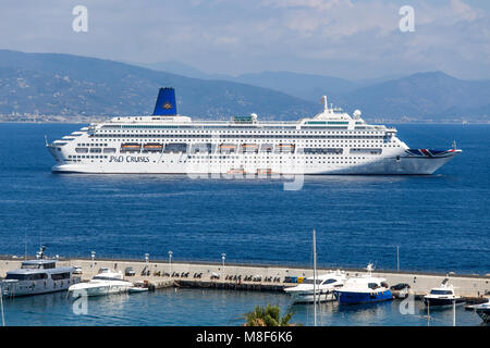 SANTA MARGHERITA LIGURE, ITALIEN, Juli, 12, 2017 - Kreuzfahrt Schiff P&O Oriana im Hafen von Santa Margherita Ligure, Genua (Genova) Provinz, Ligurische Riviera, Stockfoto