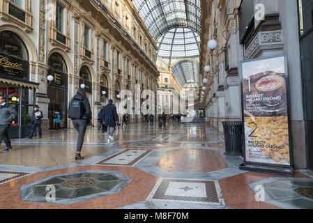 Mailand, Italien - 17. Februar 2017: Galleria Vittorio Emanuele II, Platz Duomo, in der Innenstadt von Mailand, eines der bekanntesten und besuchten Bereiche o Stockfoto