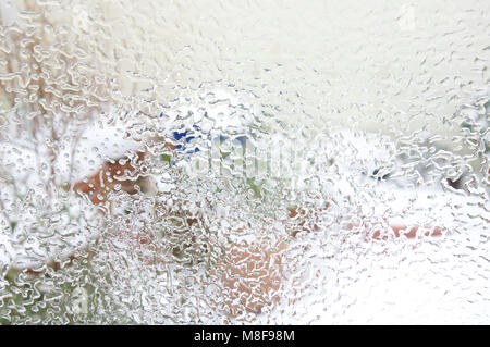 Abstrakte Muster, das durch Eis einfrieren auf einer Fensterscheibe während eines Winters Kälteeinbruch gebildet. England, Vereinigtes Königreich. Stockfoto