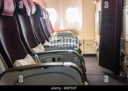 Zeile der leeren Sitze auf einer A330-300 von Airbus Stockfoto