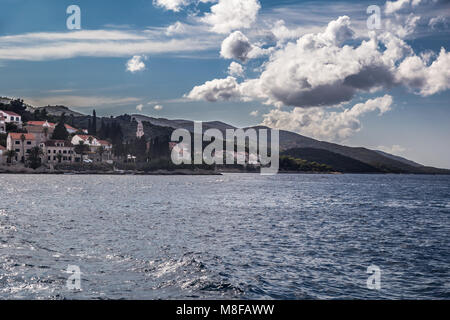 Maritime Entwässerung zwischen der Halbinsel Peljesac und der Insel Korcula in der Adria Stockfoto