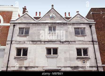 Sechs Armen Travellers House, Rochester, Kent, Großbritannien. Ehemalige Tudor Stil liebe Haus für Geschäftsreisende. Eröffnet 1586. In einem Charles Dickens' kurze Geschichte kennzeichnete. Stockfoto