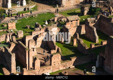 Zimmer an der Kreuzung Clivus Palatinus und der Nova über vom Palatin, Rom, Latium, Italien gesehen. Stockfoto