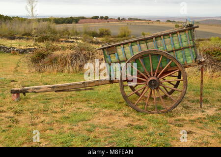 Malerische Warenkorb Rinder verloren von Manolo in Coos Bay. Landschaften Transport Reise Oktober 21, 2017. Corbera Segovia Castilla Leon, Spanien. Stockfoto