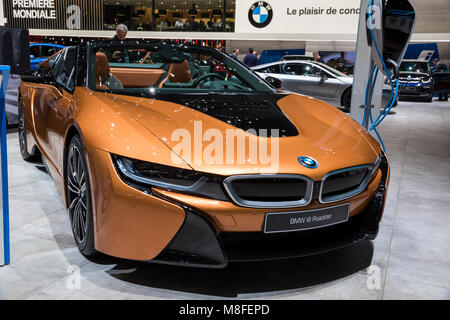 Genf, Schweiz - 7. MÄRZ 2018: BMW i8 Roadster Sportwagen auf dem 88. Internationalen Automobilsalon in Genf gezeigt. Stockfoto