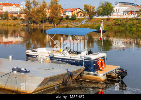 Prag - 1. Oktober: Fähre Fei Ka im Dock warten auf Passagiere für das Segel am 1. Oktober 2017 auf der Moldau. Das Boot, das in Stvanice Insel Stockfoto