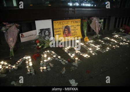 Tribute außerhalb der Botschaft von Brasilien in London zu Marielle Franco, 38, ein Rio Stadtrat, der tot am Mittwoch, 14. März erschossen wurde in der Innenstadt von Rio de Janeiro, in einem scheinbaren gezielte Ermordung. Stockfoto