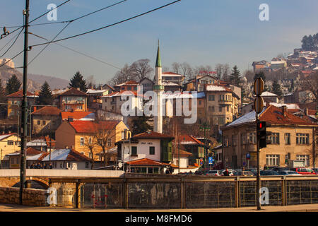 SARAJEVO, BOSNIEN - ERZEGOVINA - Februar, 16: Die Vekil-Harrach oder Hadzijska Moschee in der Nähe des lateinischen Brücke am 15. Februar 2018 Stockfoto