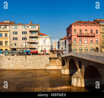 SARAJEVO, BOSNIEN - ERZEGOVINA - Februar, 16: Ansicht der Lateinischen Brücke in Sarajevo - Bosnien und Herzegowina am 16. Februar 2018 Stockfoto