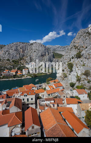 Omis, die Stadt und die Türen der Fluss Cetina, Kroatien Stockfoto