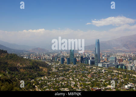 Stadtbild Blick auf Santiago de Chile vom Cerro San Cristobal in Südamerika Stockfoto