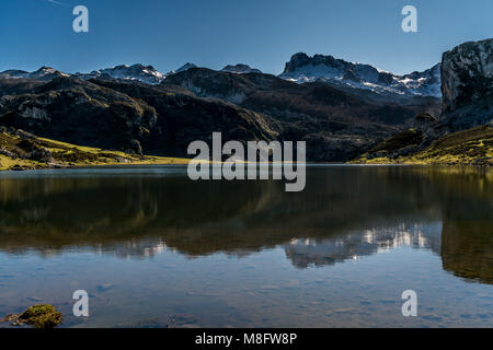 Der Gletscher, Berge und Seen von Covadonga Spanien in der nördlichen Provinz Asturien. Stockfoto