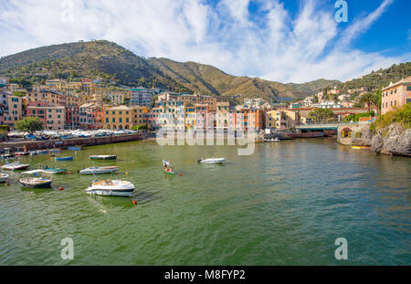 Genua (Genova) Nervi, Italien, Juli, 15, 2017 - Blick auf den Hafen von Genua Nervi, Italien. Stockfoto