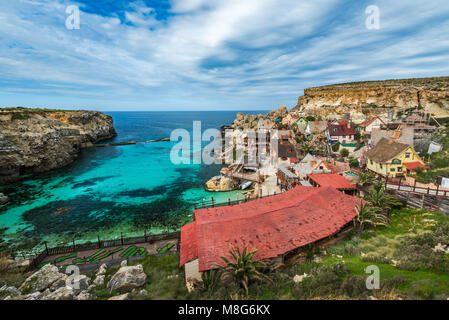 Bunte Popeye Village in Anchor Bay, Malta. Stockfoto