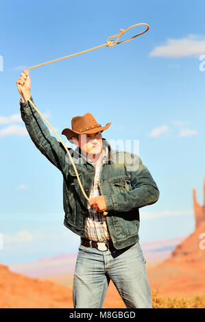 AUS WEST - braucht ein Cowboy Zeit um sich auszuruhen und zu reflektieren. Stockfoto