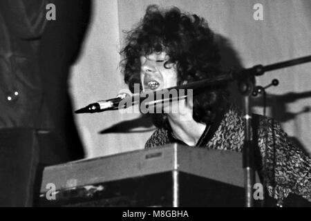 Sänger Mike Harrison führt mit den britischen Progressive Rock Band Spooky Tooth an Studenten der Universität Bristol Union am Samstag, dem 1. März 1969 im Rahmen der RAG-Veranstaltungen. Stockfoto