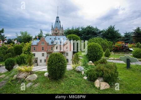 KOWARY, Polen - 12. JULI 2017: Modell der Palast in der bobrow in Miniatur Park Stockfoto