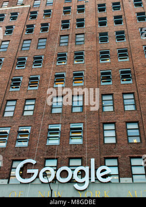 NEW YORK, USA - 17. OKTOBER 2016: Detail der Google Gebäude in New York. Es ist eines der größten Technik besessene Bürogebäude in der Welt Stockfoto