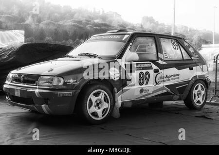SANMARINO, SANMARINO - OTT 21, 2017: SKODA FELICIA 1.4 KITCAR 1995 in alten Rennwagen Rallye DIE LEGENDE 2017 der berühmte SAN MARINO historische Rennen Stockfoto
