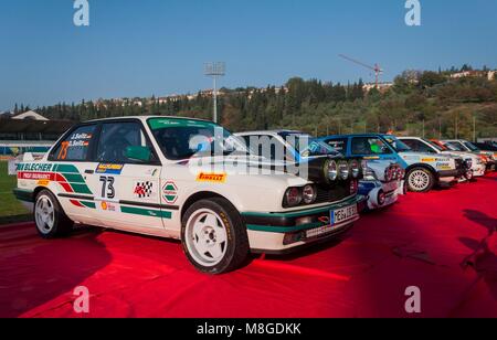 SANMARINO, SANMARINO - OTT 21, 2017: BMW M3 E30 1989 in alten Rennwagen Rallye DIE LEGENDE 2017 der berühmte SAN MARINO historische Rennen Stockfoto