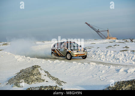 Asbest, Russland, Februar 4, 2018 - 2. Phase der Russischen Cup Rallye 2018" Uralasbest 2018', Lada Kalina Auto, Startnummer 9, Treiber des Balashkov Stockfoto