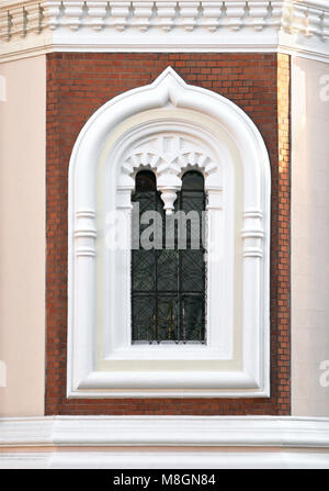 Fenster einer orthodoxen Kirche Stockfoto