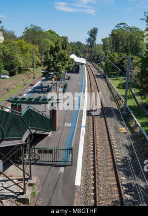 Wahroonga Bahnhof auf Sydney upper North Shore, Teil der Ku-Ring-Gai Gemeinde und der Sydney Züge von New South Wales, Australien Stockfoto