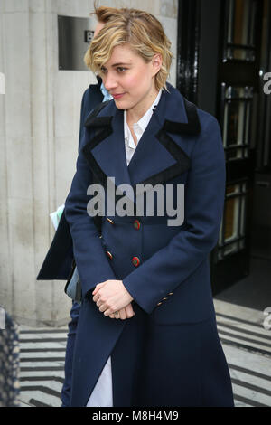 "Lady Bird' Regisseur Greta Gerwig BBC Radio 2 Studios, die in ihrem neuen Film in London mit der Förderung von: Greta Gerwig Wo: London, Vereinigtes Königreich, wenn: 14 Feb 2018 Credit: WENN.com Stockfoto