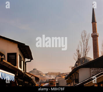 SARAJEVO, BOSNIEN - ERZEGOVINA - Februar, 16: Ansicht des Bascarsijska Dzamija Minarett am 16. Februar 2018 Stockfoto