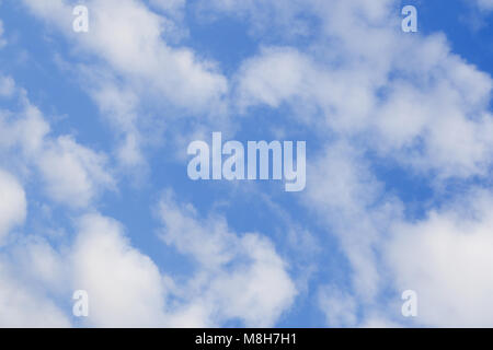 Schönen blauen Himmel mit Wolken Hintergrund. Himmel Wolken. Himmel mit Wolken Wetter natur Wolke blau Stockfoto