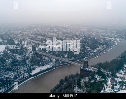 Clifton Suspension Bridge im Schnee Stockfoto