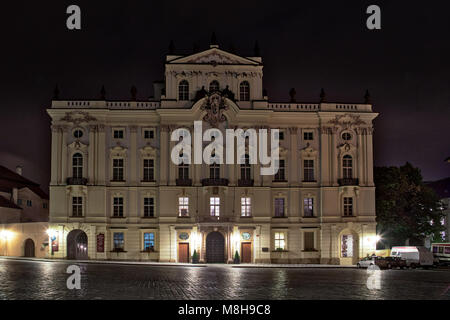 Prag, tschechische Republik - 26. AUGUST 2014: Leuchten antike Gebäude in Prag Stockfoto