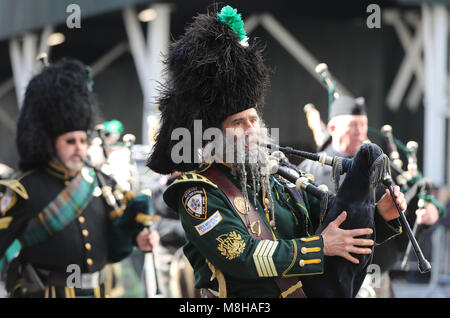 Pipers von der New York State Police Pipe Band nehmen Sie teil an der St. Patrick's Day Parade in New York City. Stockfoto