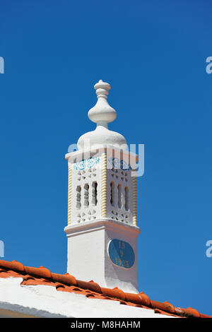 Traditionelle Schornstein der Boliqueime. Algarve, Portugal Stockfoto