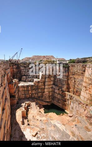 Die Steinbrüche des berühmten Marmors von Vila Viçosa. Alentejo, Portugal Stockfoto