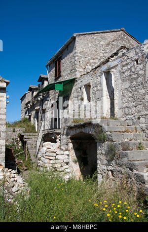 Alten, verlassenen Ruinen in Bildung Selo, Brac, Kroatien Stockfoto