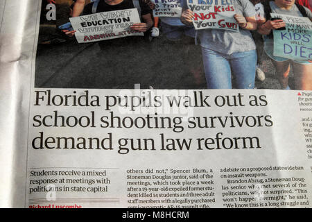 Guardian-Zeitung titelt US-artikel „Florida-Schüler gehen aus, wie Schulschüler Schussüberlebende fordern Reform des Waffenrechts“ in USA Amerika 2018 London Großbritannien Stockfoto