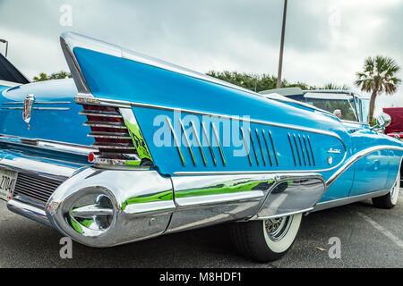 TYBEE ISLAND, Georgia, 14. Oktober 2017 A 1958 Buick begrenzt bei einem Oldtimertreffen. Stockfoto