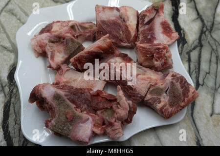 Rohe Schweinerippchen, Isolated On White Background Stockfoto