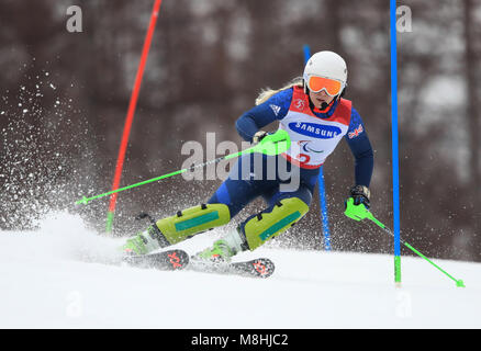 Großbritanniens Kelly Gallagher konkurriert im Riesenslalom der Frauen, Sehbehinderte an der Jeongseon Alpine Center bei Tag neun der PyeongChang 2018 Winter Paralympics in Südkorea. Stockfoto