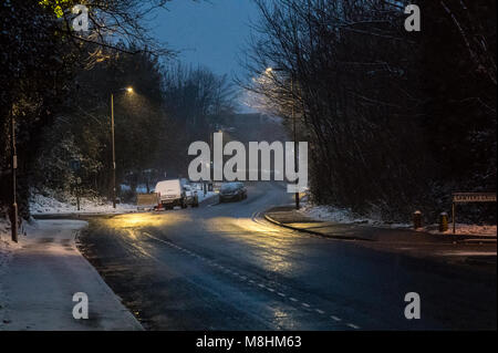 Brentwood, UK, 17. März 2018. Tausende von Läufern und zahlreiche Nächstenliebe als Brentwood Halbmarathon zum ersten Mal in 37 Jahren wegen Wetter, als gelbe Wetter Warnung durch die Met Office für Schnee und starke Winde in Essex und die South East Credit Ian Davidson/Alamy Leben Nachrichten ausgegeben wird abgebrochen wurde enttäuscht. Stockfoto