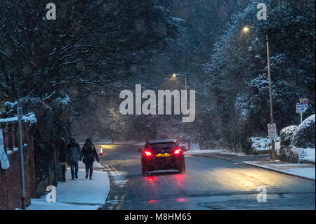 Brentwood, UK, 17. März 2018. Tausende von Läufern und zahlreiche Nächstenliebe als Brentwood Halbmarathon zum ersten Mal in 37 Jahren wegen Wetter, als gelbe Wetter Warnung durch die Met Office für Schnee und starke Winde in Essex und die South East Credit Ian Davidson/Alamy Leben Nachrichten ausgegeben wird abgebrochen wurde enttäuscht. Stockfoto