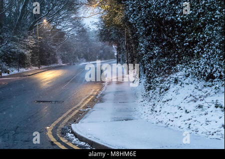 Brentwood, UK, 17. März 2018. Tausende von Läufern und zahlreiche Nächstenliebe als Brentwood Halbmarathon zum ersten Mal in 37 Jahren wegen Wetter, als gelbe Wetter Warnung durch die Met Office für Schnee und starke Winde in Essex und die South East Credit Ian Davidson/Alamy Leben Nachrichten ausgegeben wird abgebrochen wurde enttäuscht. Stockfoto