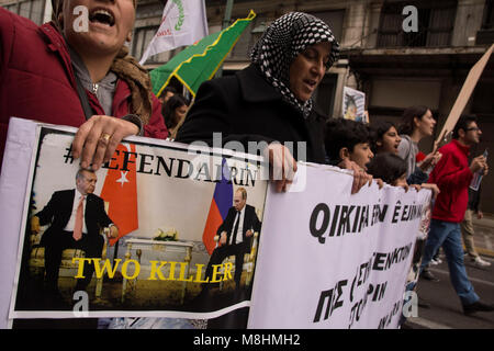 Kurden halten Plakate mit der Darstellung der Gräueltaten takingplace in Afrin und Shout Slogans gegen Putin und Erdogan. Linke, antirassistische und Menschenrechtsorganisationen inszenierten eine Sammlung anlässlich der europäischen Aktionswoche gegen Rassismus und den Internationalen Tag für die Beseitigung der Rassendiskriminierung gegen Rassismus, Faschismus und EU-Migrationspolitik zu demonstrieren. © Nikolas Georgiou/Alamy leben Nachrichten Stockfoto