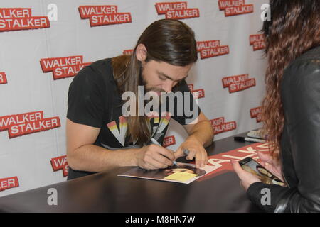 MANNHEIM, Deutschland - 17. März: Schauspieler Tom Payne (Jesus on The Walking Dead) an der Walker Stalker Deutschland Übereinkommen. (Foto von Markus Wissmann) Stockfoto